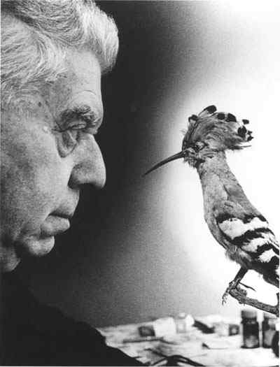 Eugenio_Montale with objects
